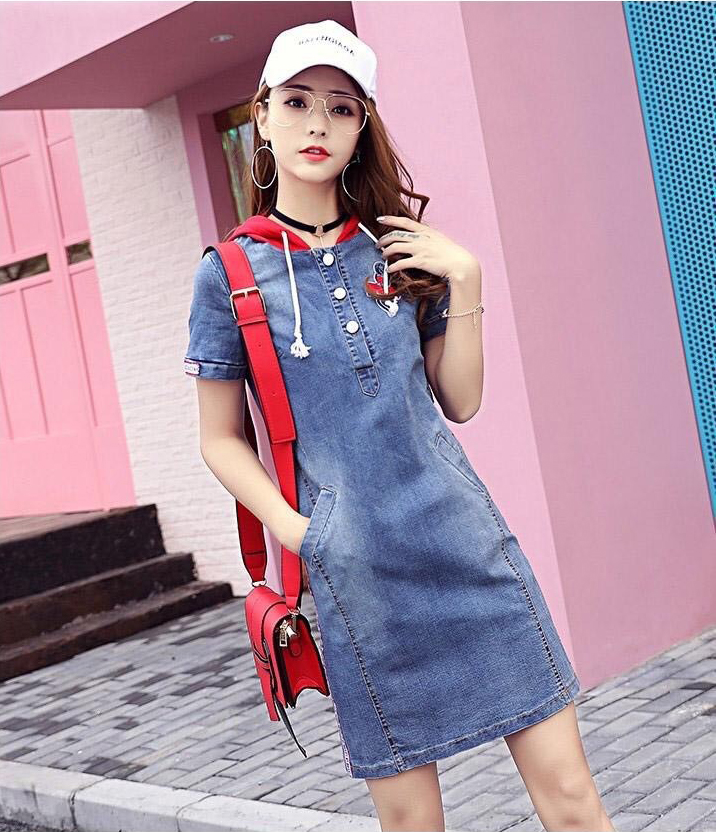 ĐẦM JEAN SUÔNG PHỐI VIỀN VÀ NÓN ĐỎ DỄ THƯƠNG 